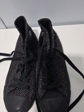 Women's High-Top Knit Lace-Up Sneakers in Black and Gray